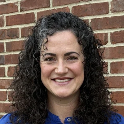 Softwave Therapy Dayton OH Andrea Boy Meet the Team A headshot photo of Andrea Boy, a PT and DPT